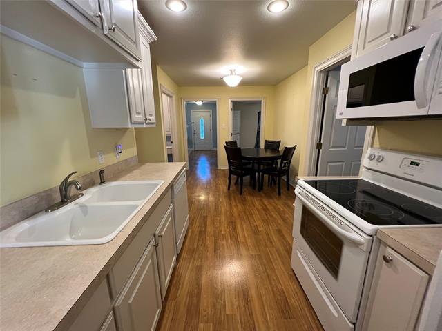 Building Photo - 1825 Glenway Dr