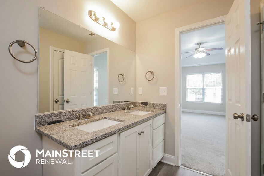 Building Photo - 1806 Savannas Run Dr