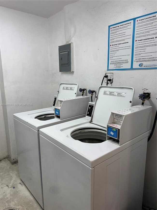 Building Photo - 215 SE 3rd Ave