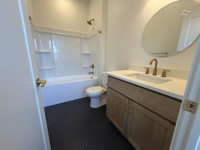 Building Photo - 901 Fifth Street - 302