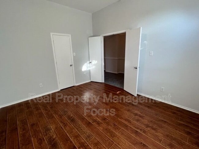 Building Photo - 1004 Trickham Dr