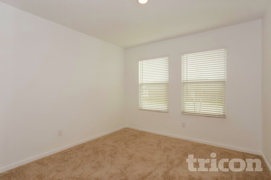 Building Photo - 1348 Amapola Dr