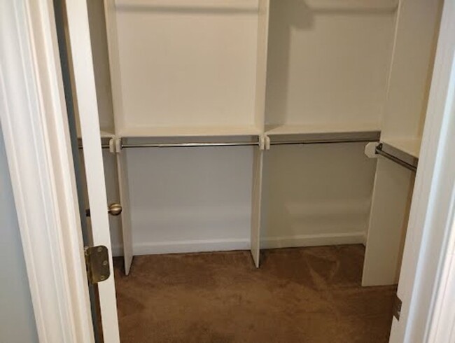 Building Photo - 3 Bedroom 2 Bathroom