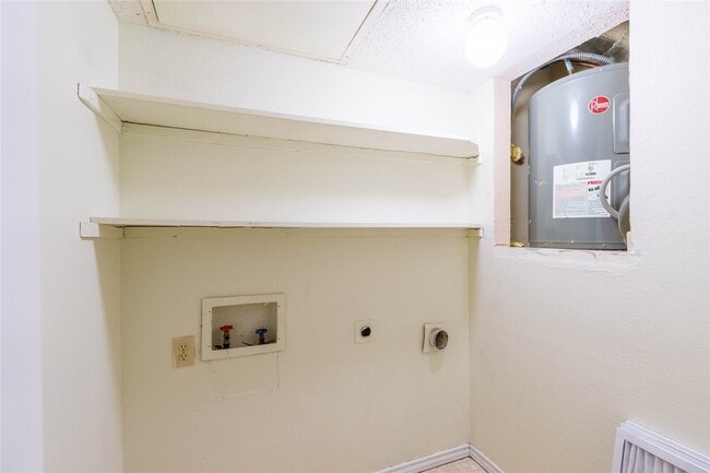 Building Photo - 5840 Spring Valley Rd