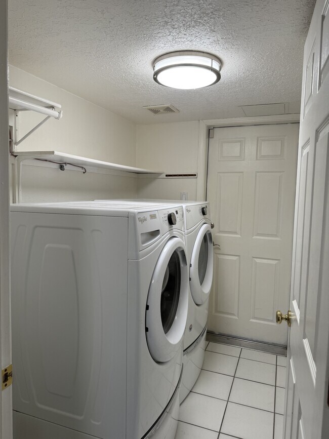 Building Photo - 10538 Olympic St NW