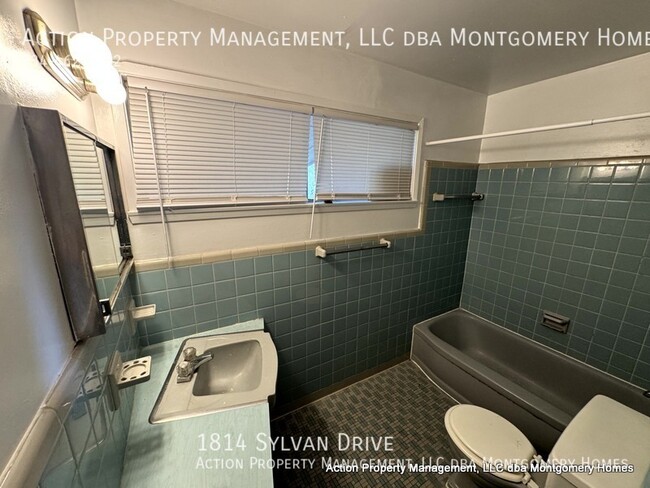 Building Photo - 1814 Sylvan Dr