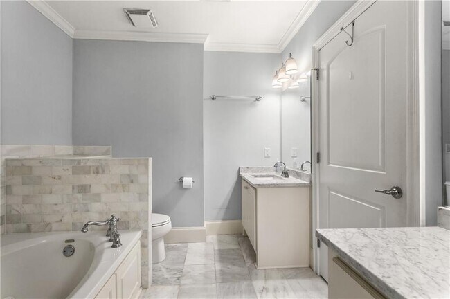 Building Photo - 2277 Peachtree Rd
