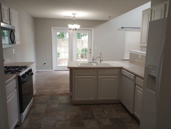 Building Photo - 108 Lacombe Ct