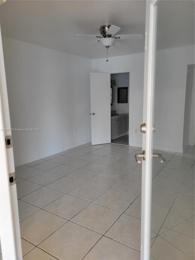 Building Photo - 15504 Sharpecroft Dr