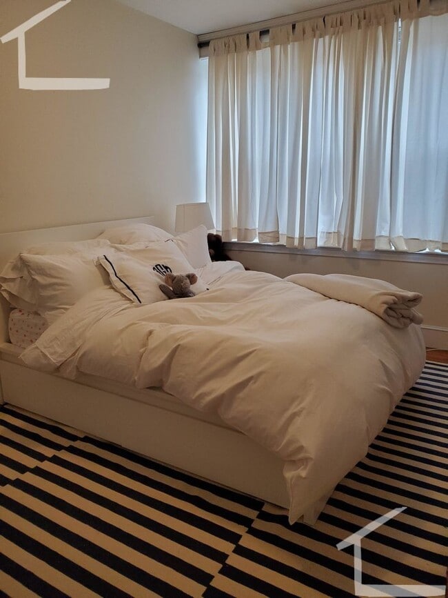 Building Photo - Coolidge Corners finest.......