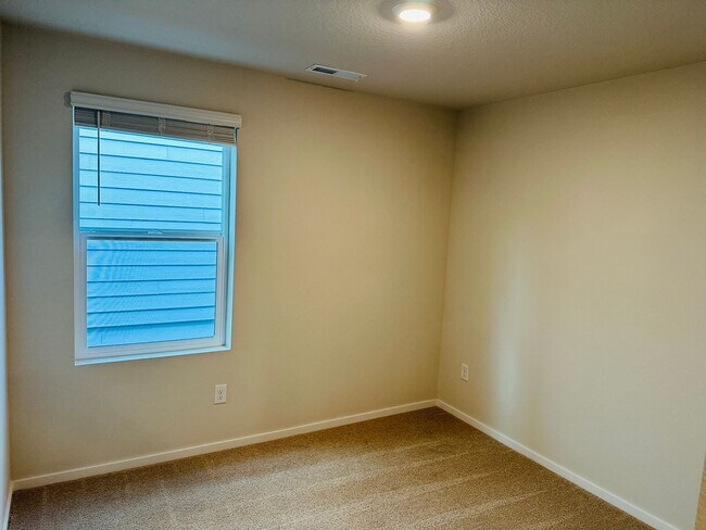 Building Photo - Beautiful Brand New 5 Bedroom Home!