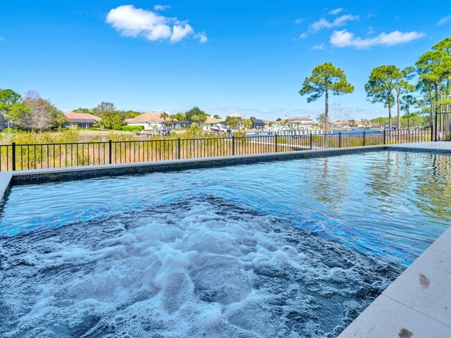 Building Photo - 330 Kelly Plantation Dr