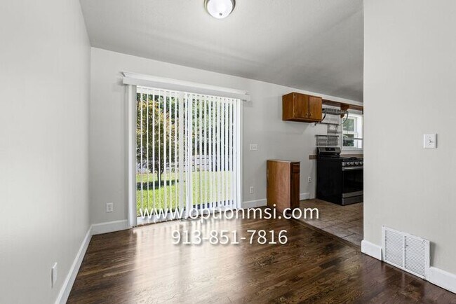 Building Photo - Cimarron Beauty- TRUE 4 bedroom, 2 bath, 1 car garage