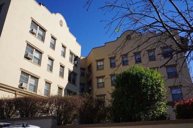 Building Photo - Alhambra