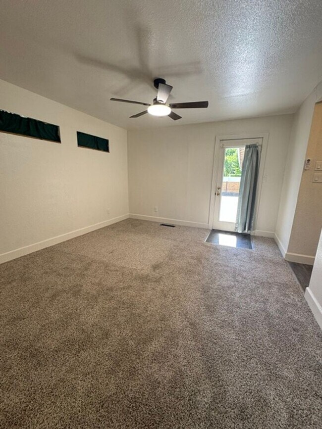 Building Photo - Beautiful 4 Bedroom 2 Bathroom Home with Solar!