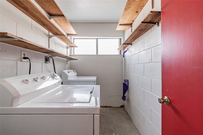 Building Photo - 13618 Greenfield Dr