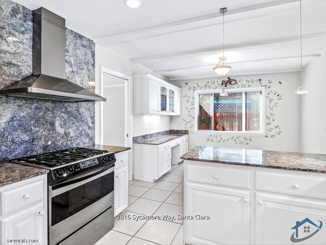 Building Photo - 2816 Sycamore Way