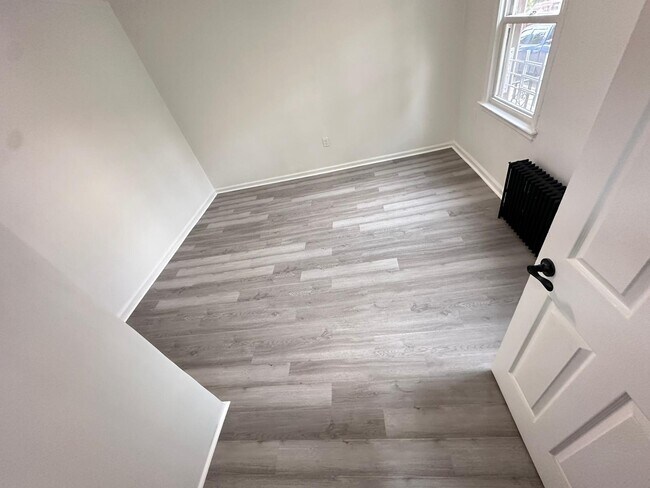 Building Photo - 109 S 7th Ave