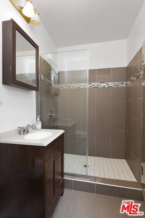 Building Photo - 1728 W 39th St