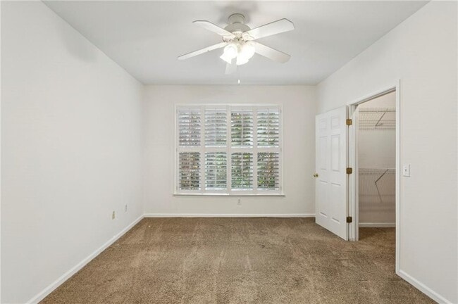 Building Photo - 2400 Cumberland Pkwy SE