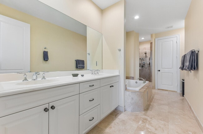 Building Photo - 41 Via Floresta Dr