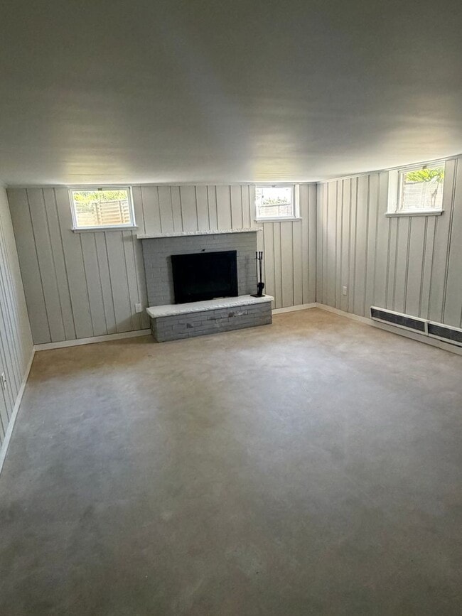 Building Photo - Beautiful Home with a One Car Garage