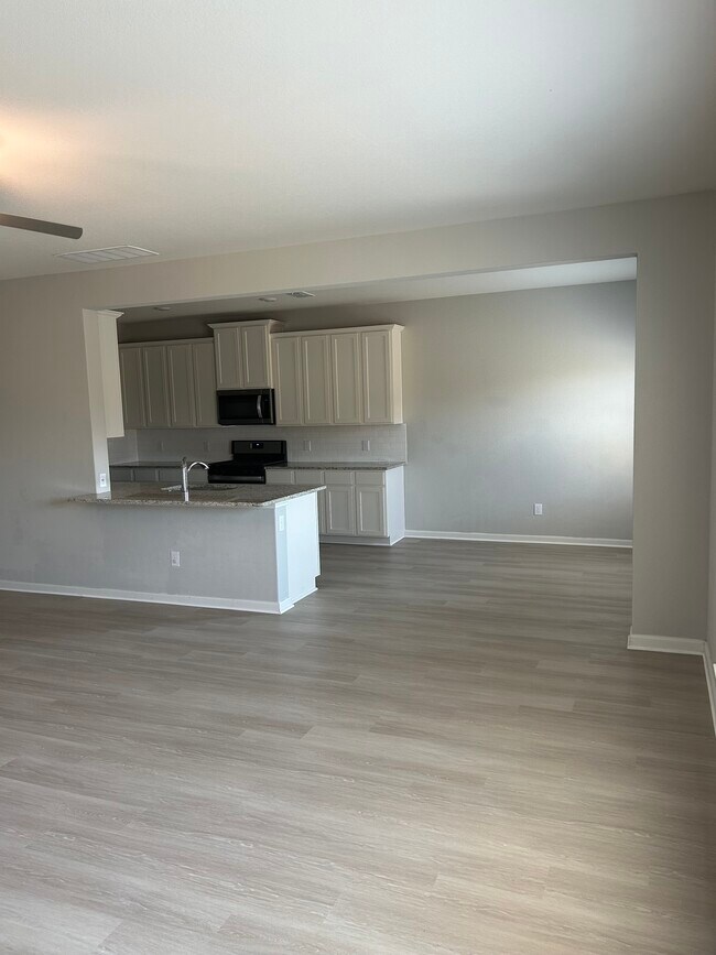 Building Photo - 1825 Liam Dr