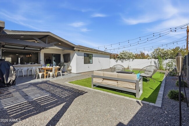 Building Photo - 2812 N 71st Pl