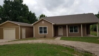 Building Photo - TAHITIAN VILLAGE ENTERTAINING READY - 3 BEDROOM / 2 BATH HOME