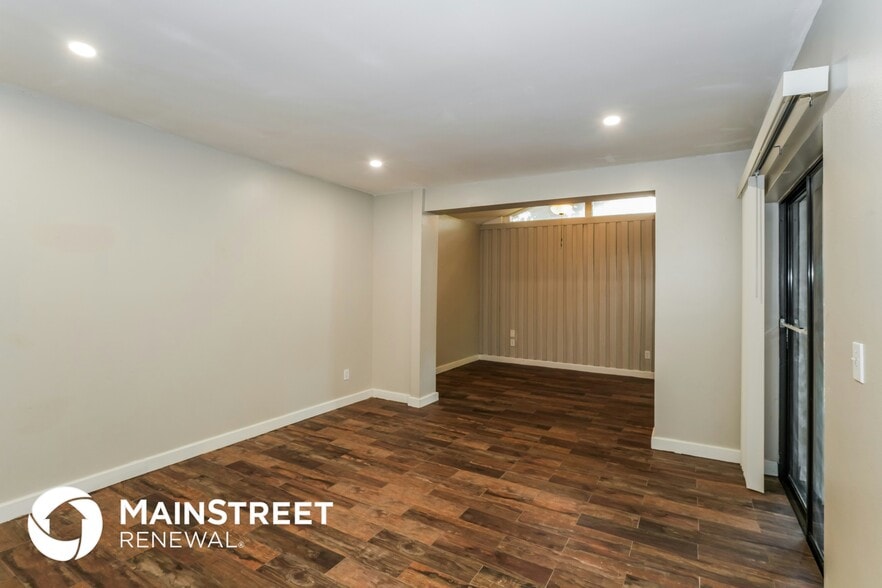 Building Photo - 1805 Lk Crst Ave