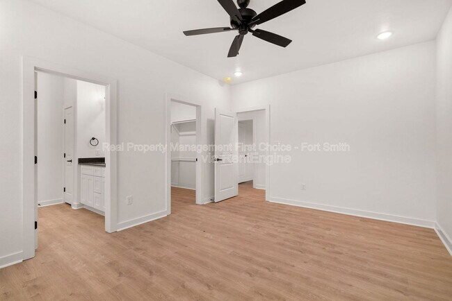 Building Photo - 8826 Cantera Dr