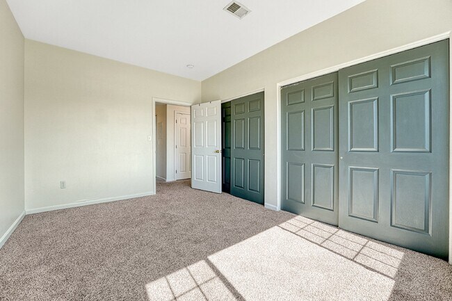 Building Photo - $2,100 - 2-Bed, 2-Bath Condo in Highlands ...