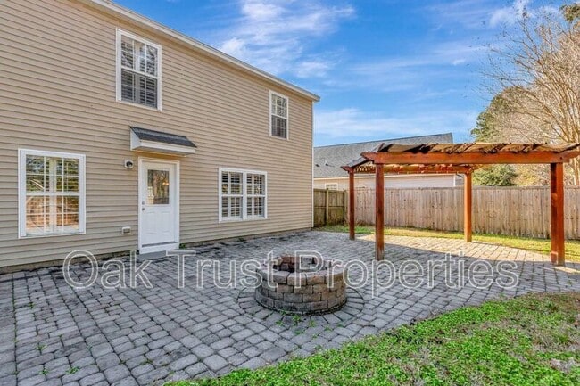 Building Photo - 196 Wildberry Ln