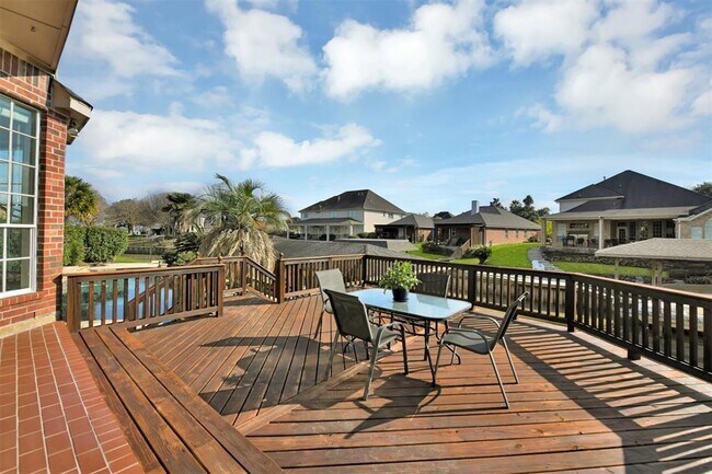 Building Photo - 8322 Shoregrove Dr