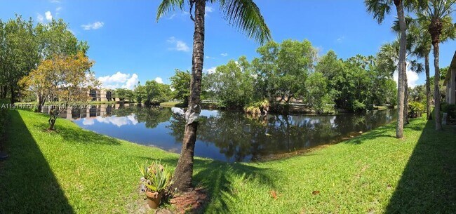 Building Photo - 302 Lakeview Dr