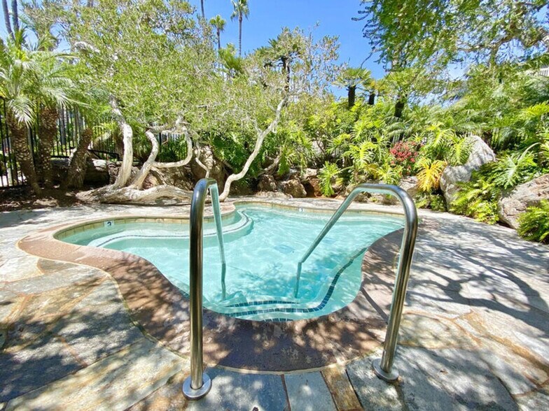 Building Photo - 999 N Pacific St