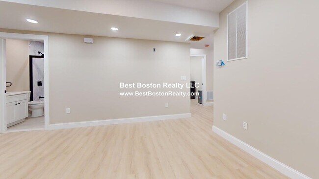 Building Photo - 231 Highland Ave