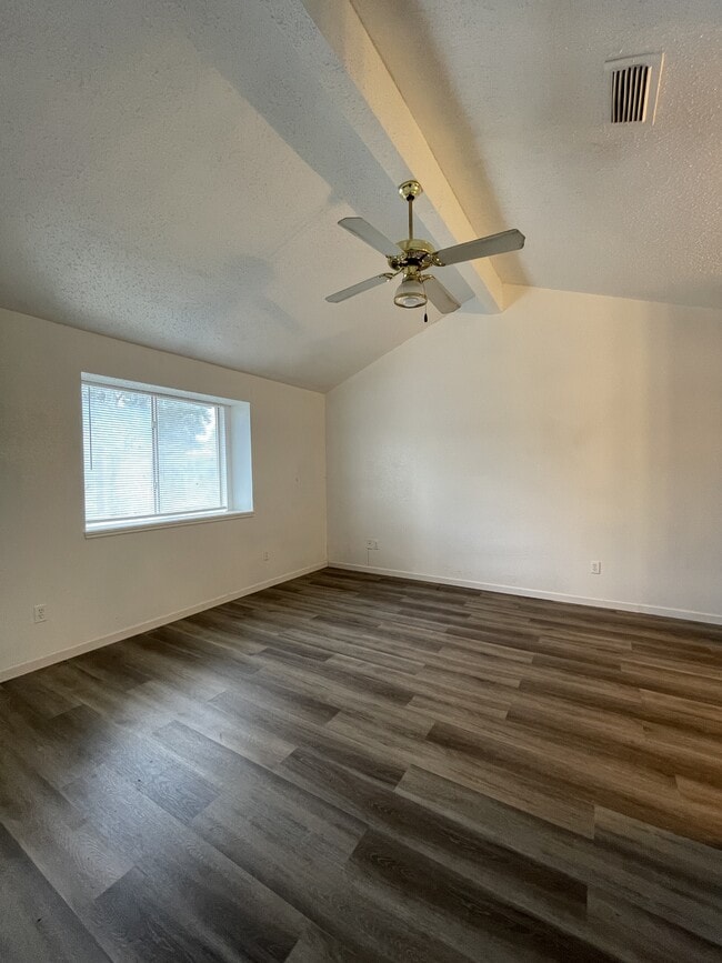 Building Photo - 2730 Mud Lake Dr