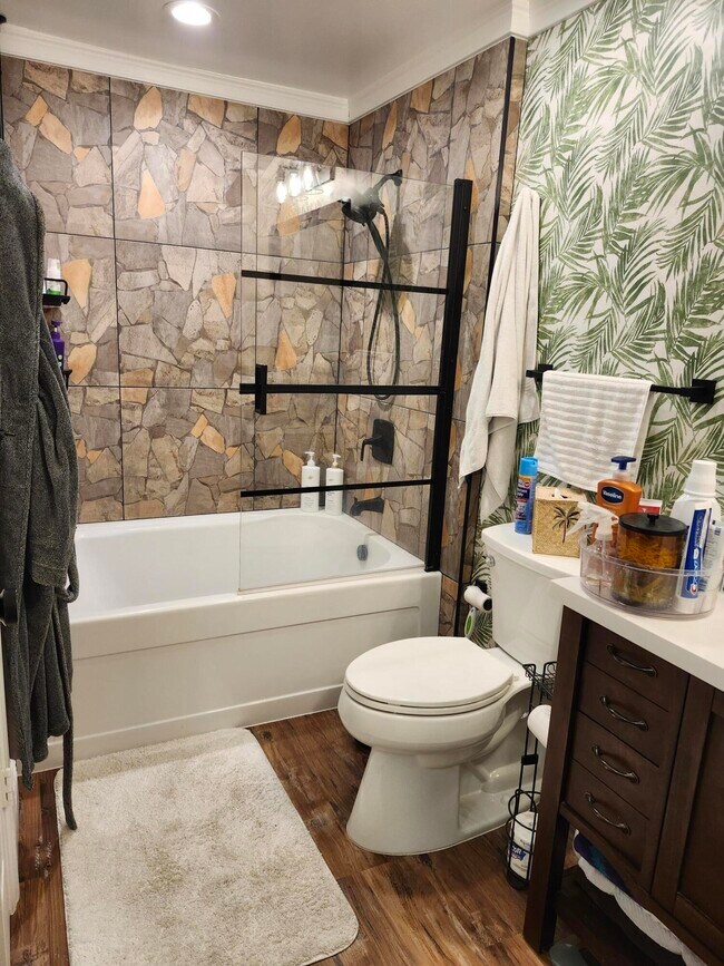 Building Photo - 533 NE 3rd Ave