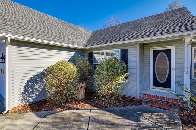 Building Photo - Adorable 3 Bedroom 2 bath RANCH in Fort Mill!