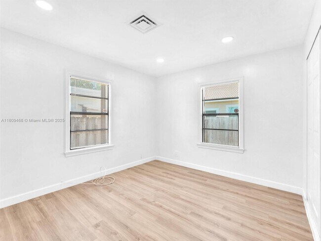 Building Photo - 443 Wilder St