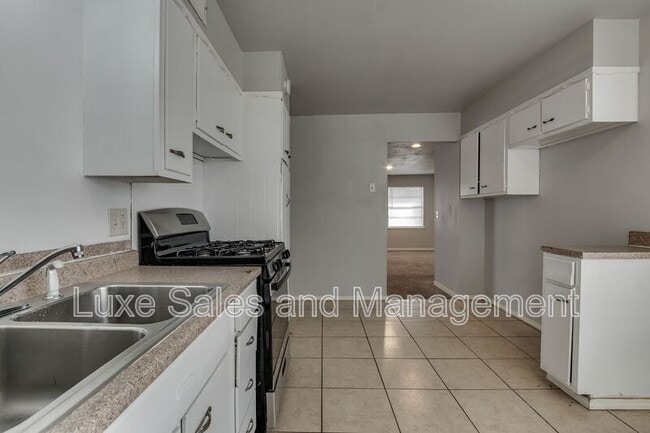 Building Photo - 236 NW 85th St