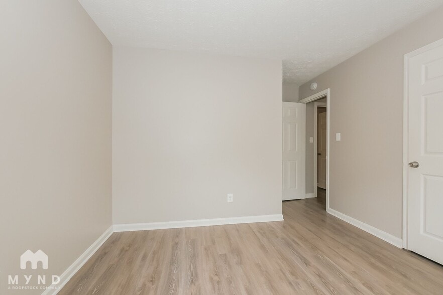 Building Photo - 370 Cornwallis Way