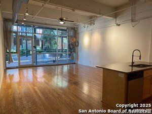 Building Photo - 1339 S Flores St