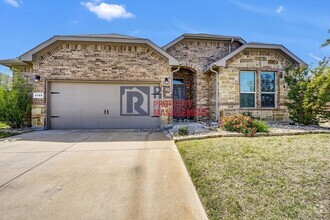 Building Photo - Charming 4/2 Open Concept Home
