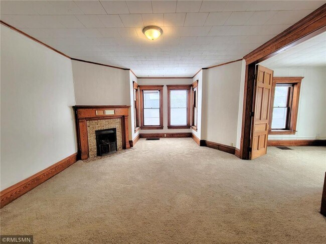 Building Photo - 210 N Fremont St