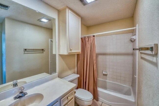 Building Photo - 307 Crestview
