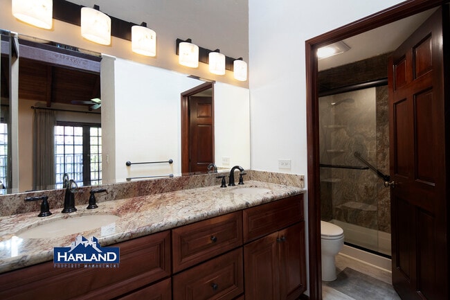 Building Photo - 8668 Villa La Jolla Dr