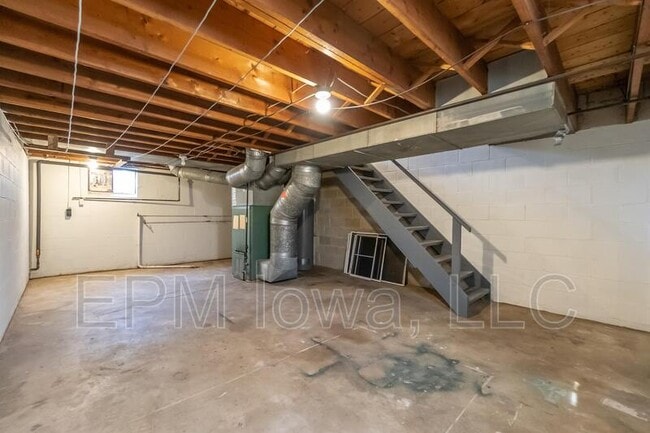 Building Photo - 261 Madison St