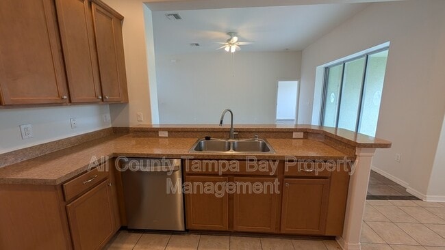 Building Photo - 17449 New Cross Cir